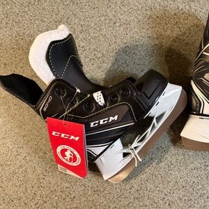 CCM 9040 Tacks Kids Ice Skates - Size 6